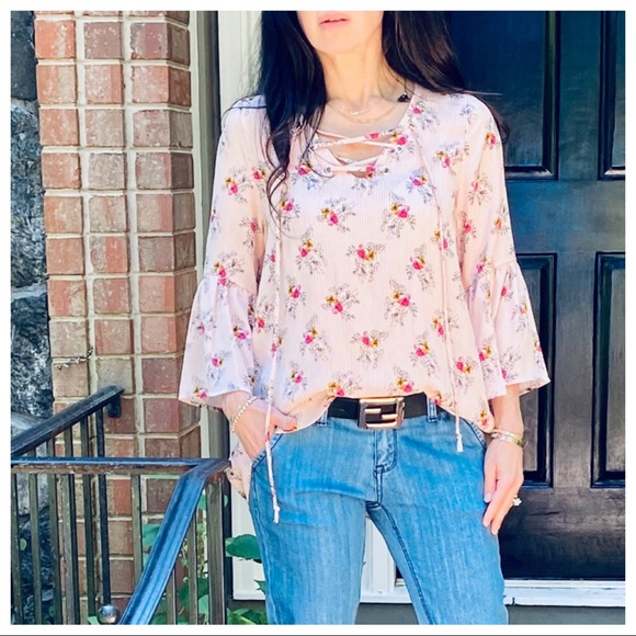 PRETTY ROSE FLORAL BELL SLEEVES TIE UP BLOUSE - Picture 3 of 9